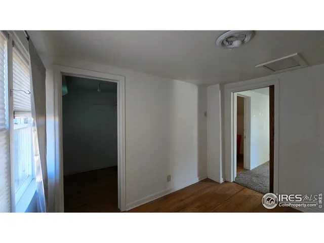 a black and white photo of a living room