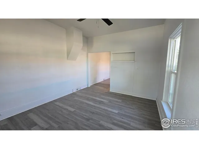 a black and white photo of a room