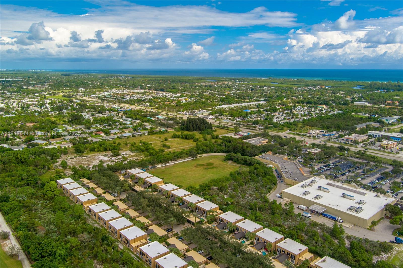11609 Southeast Florida Avenue Hobe Sound, FL 33455 - Photo 29 of 31 a view of city and ocean