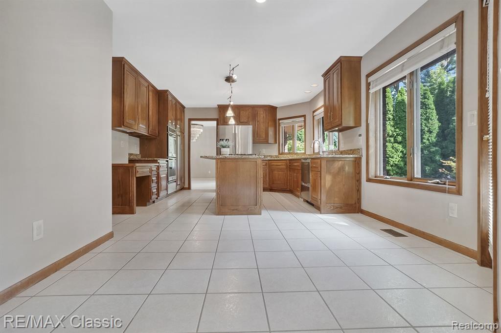 3049 Walnut Lake Road West Bloomfield, MI 48322 - Photo 25 of 53 Gallery Image 25