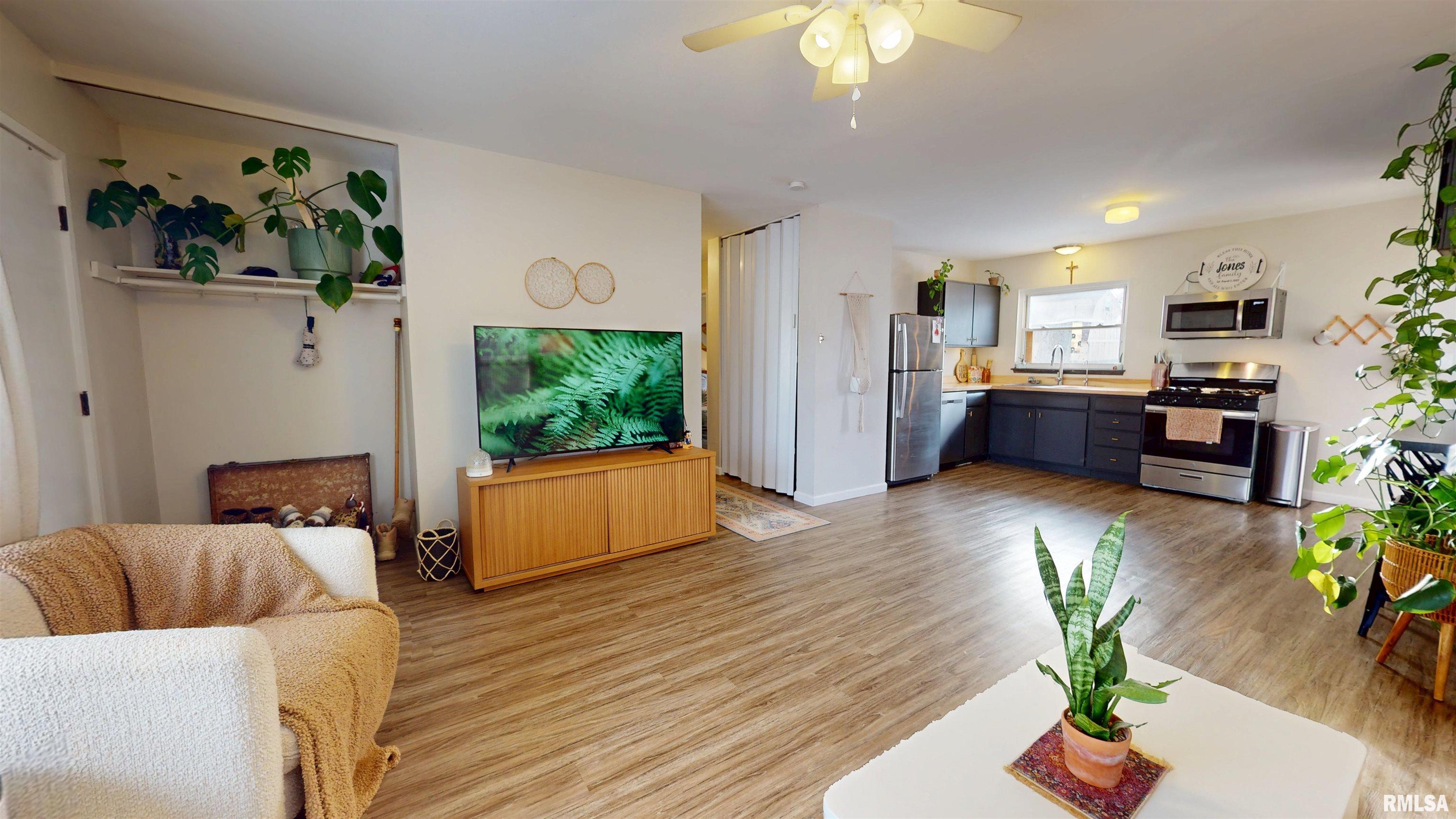 411 Capri Street Pekin, IL 61554 - Photo 7 of 19