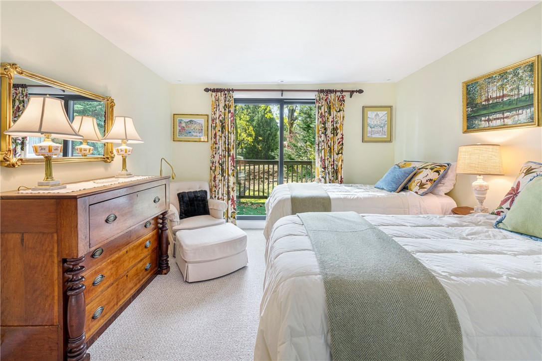 140 Connection Street Newport, RI 02840 - Photo 27 of 37 Queen (4 of 5 BR)