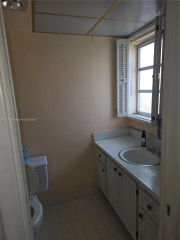 $1,750 | 609 Northeast 14th Avenue, Unit 701, Hallandale Beach, FL 33009