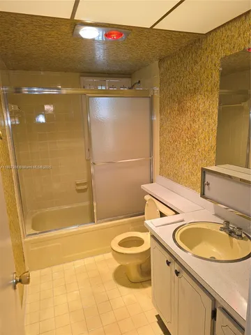 $1,750 | 609 Northeast 14th Avenue, Unit 701, Hallandale Beach, FL 33009