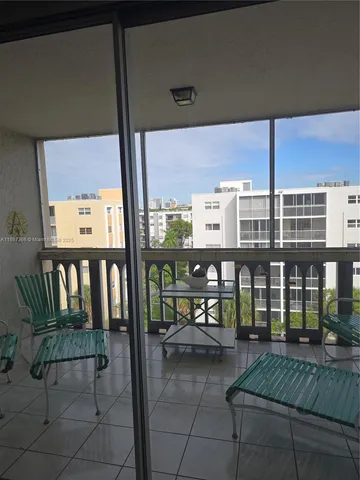 $1,750 | 609 Northeast 14th Avenue, Unit 701, Hallandale Beach, FL 33009