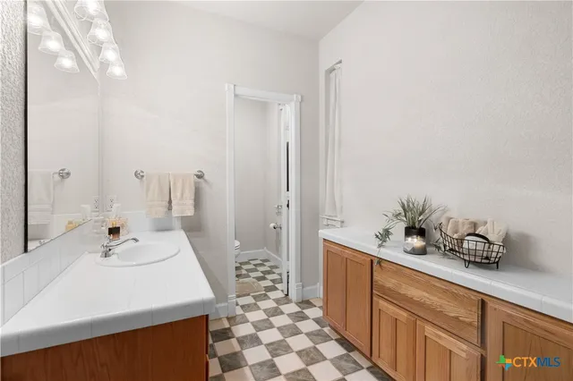 $1,300,000 | 400 Indian Hills Road, Gatesville, TX 76528