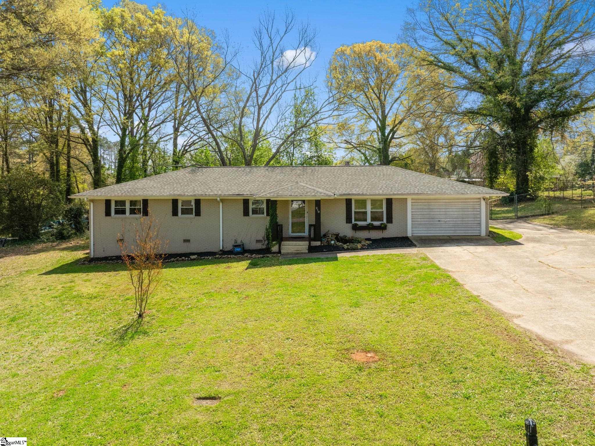 210 Ligon Drive Anderson, SC 29621 - Photo 2 of 38 Gallery Image 2