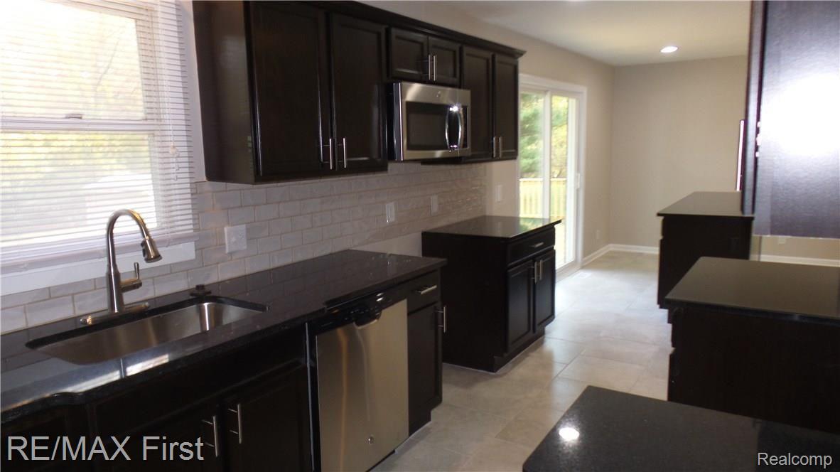 1445 Leon Road Walled Lake, MI 48390 - Photo 6 of 45 20171103_115320.jpg