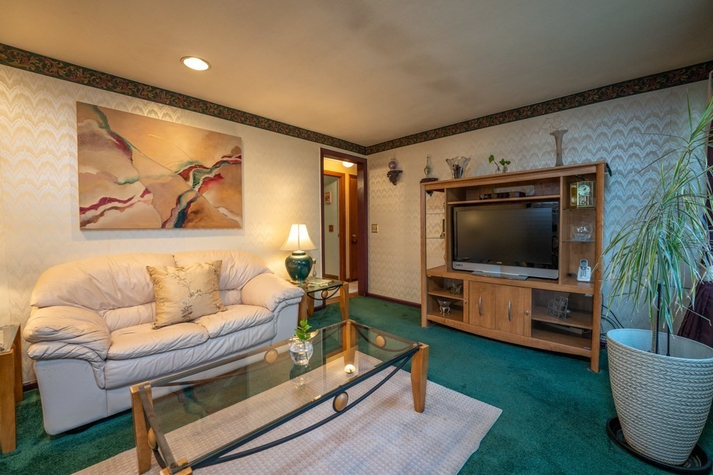 197 Shawmut Street Springfield, MA 01108 - Photo 12 of 37