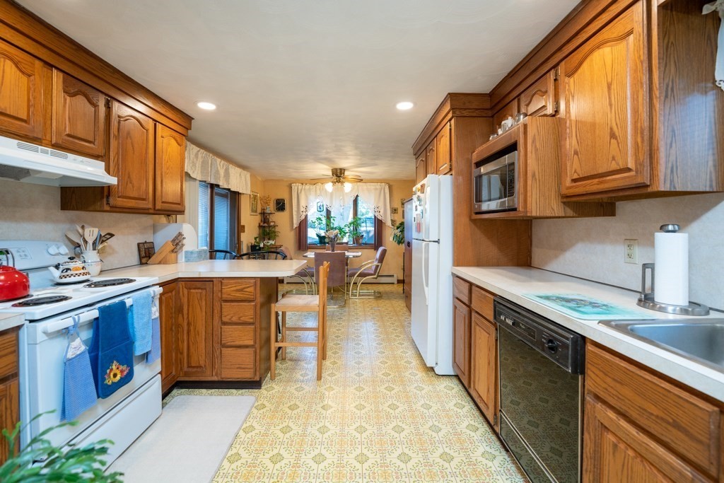197 Shawmut Street Springfield, MA 01108 - Photo 3 of 37
