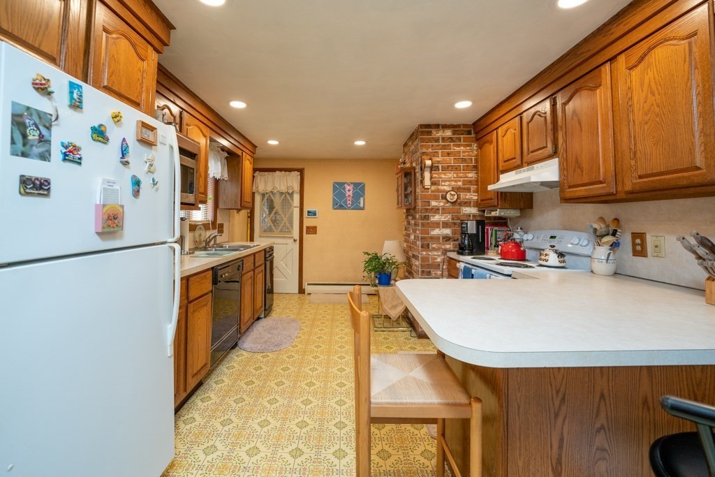 197 Shawmut Street Springfield, MA 01108 - Photo 4 of 37
