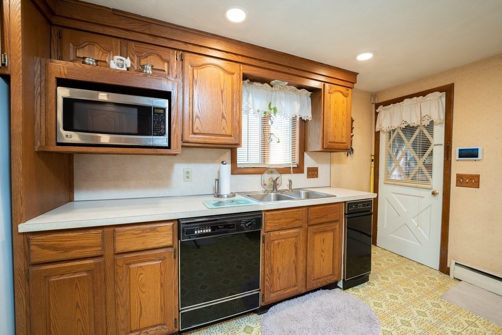 197 Shawmut Street Springfield, MA 01108 - Photo 6 of 37