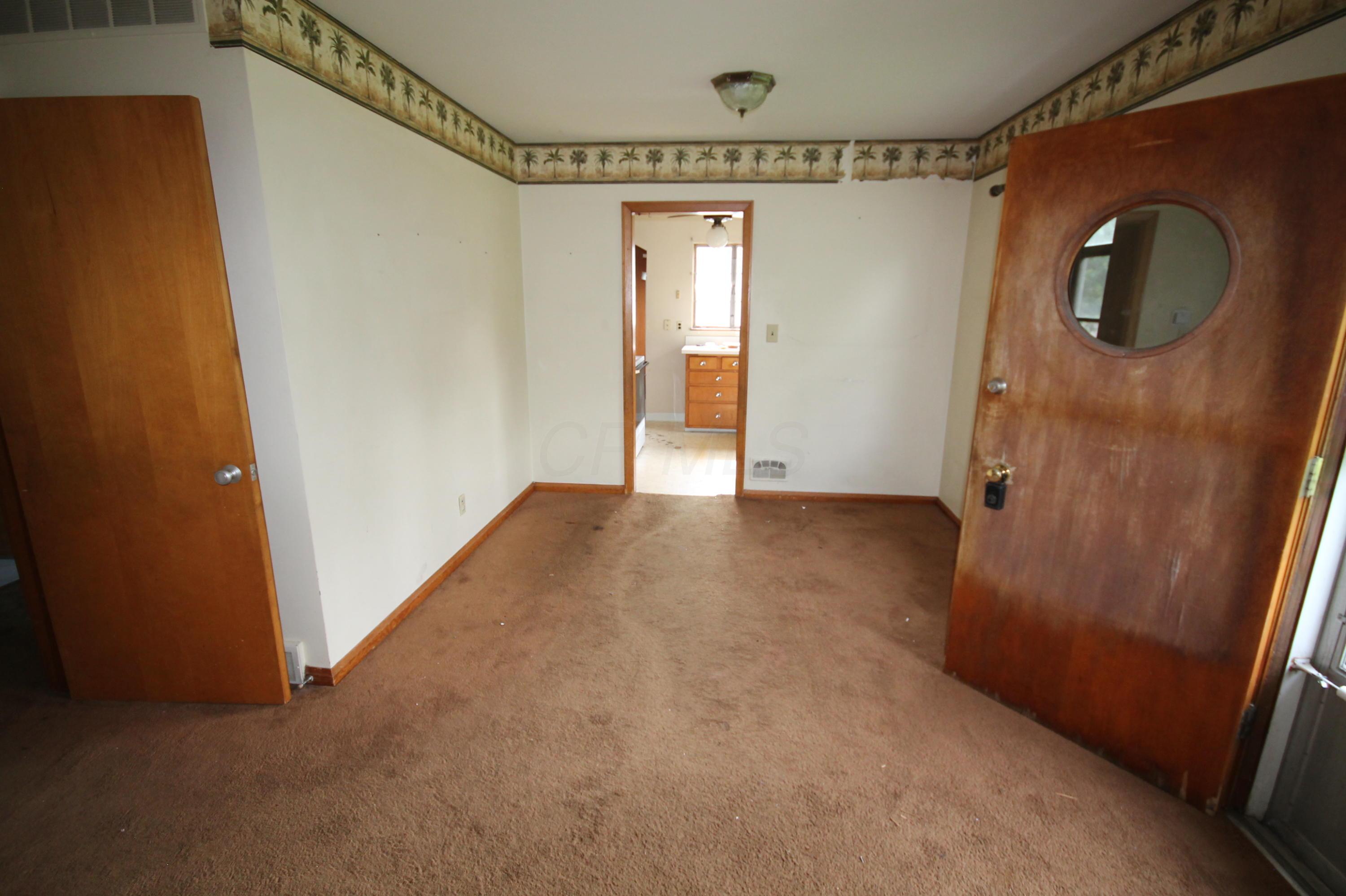 2845 Zollinger Road Columbus, OH 43221 - Photo 3 of 32 Gallery Image 3