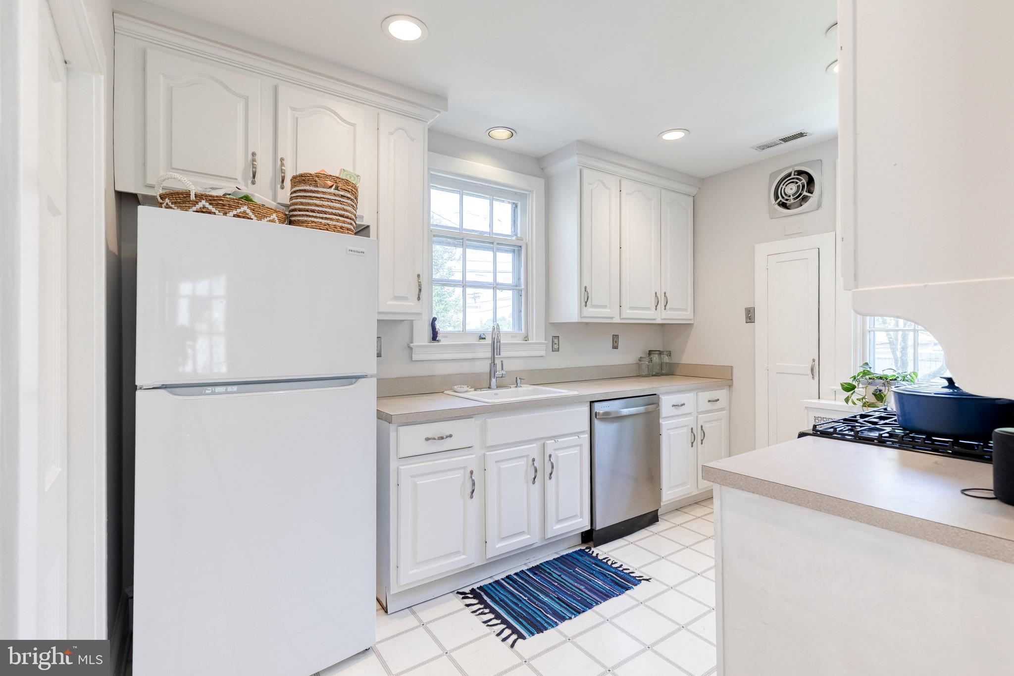 3 St Dunstans Garth Baltimore, MD 21212 - Photo 13 of 33