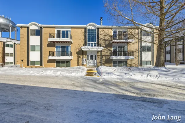 $199,900 | 2759 Leonard Street Northwest, Unit B 10, Grand Rapids, MI 49504