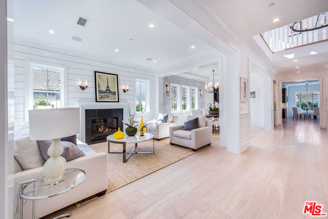 15741 Addison Street Encino, CA 91436 - Photo 2 of 20