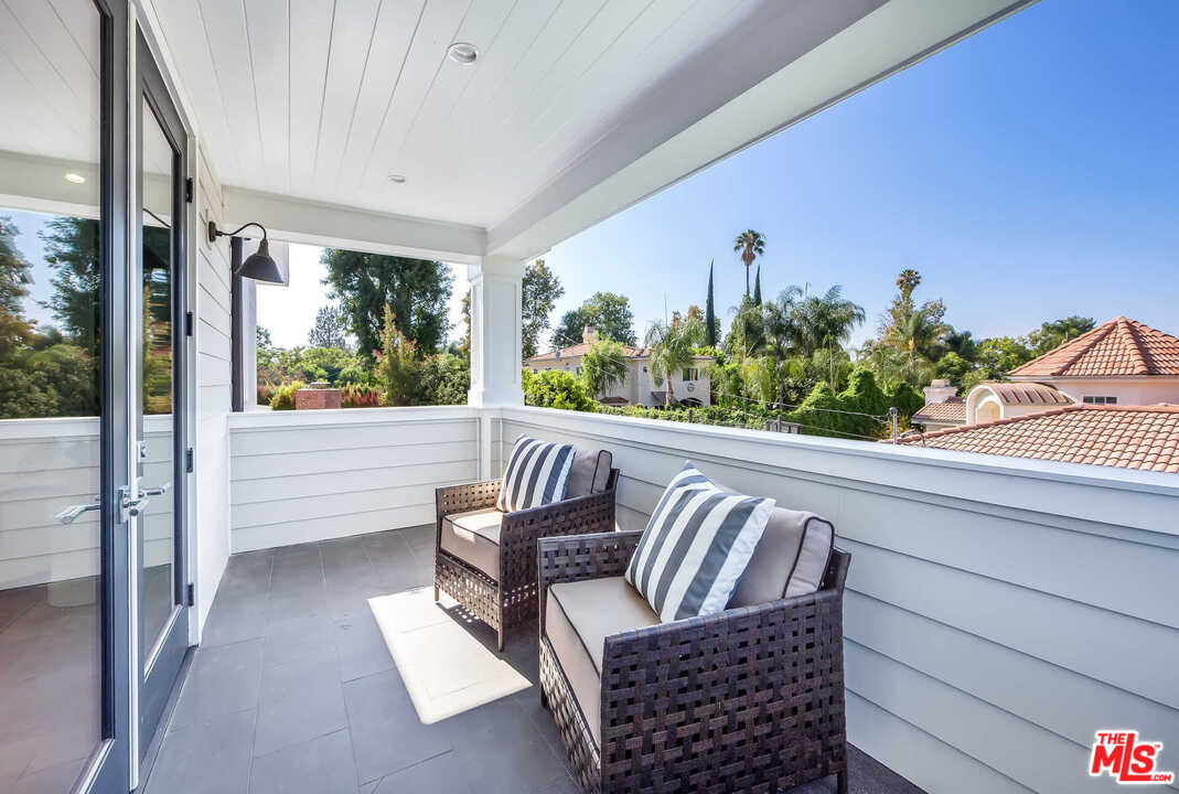 15741 Addison Street Encino, CA 91436 - Photo 11 of 20