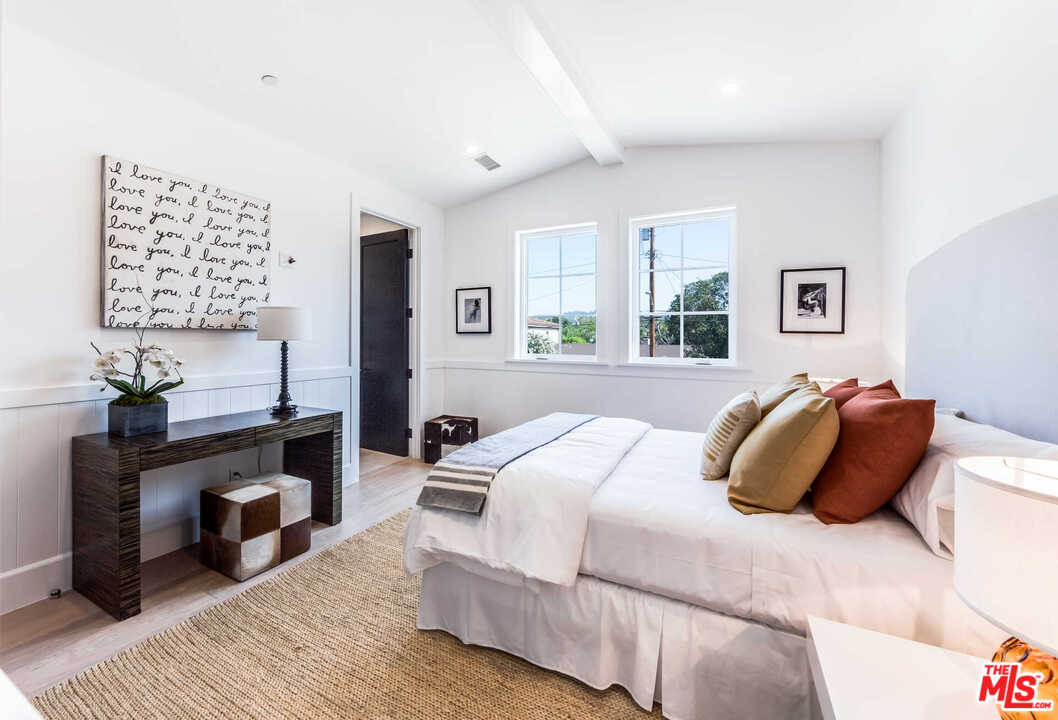 15741 Addison Street Encino, CA 91436 - Photo 12 of 20