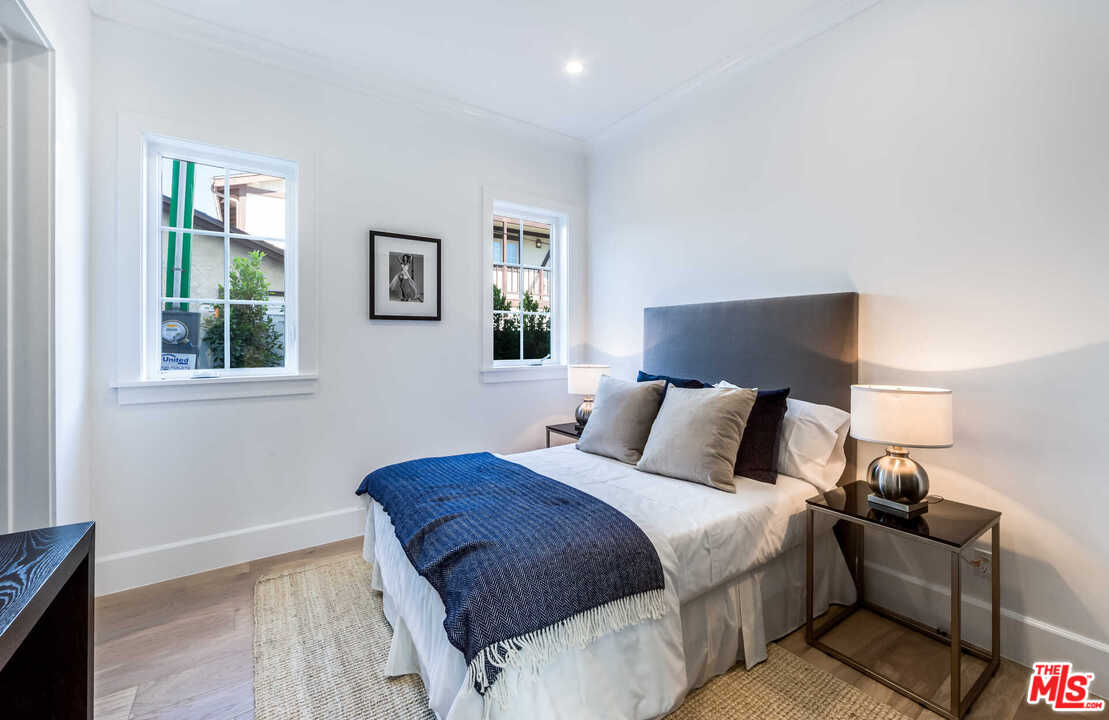 15741 Addison Street Encino, CA 91436 - Photo 14 of 20