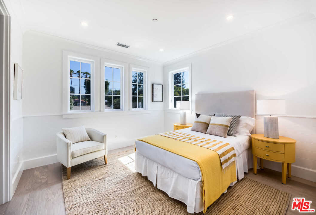 15741 Addison Street Encino, CA 91436 - Photo 16 of 20