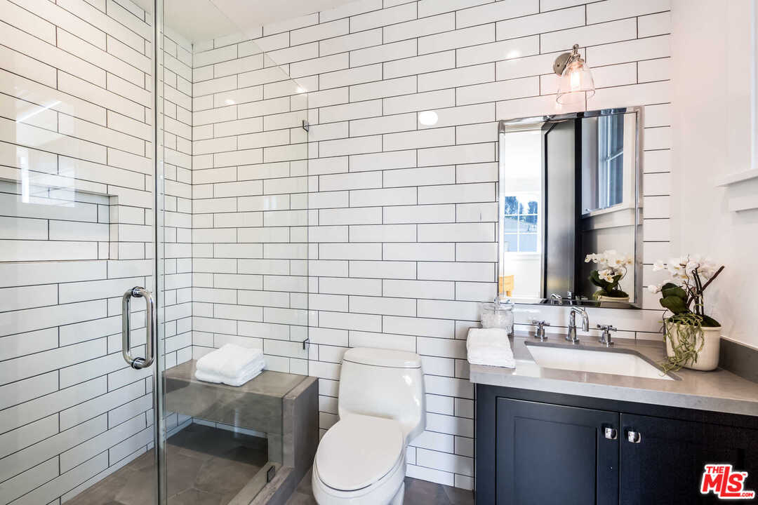 15741 Addison Street Encino, CA 91436 - Photo 17 of 20