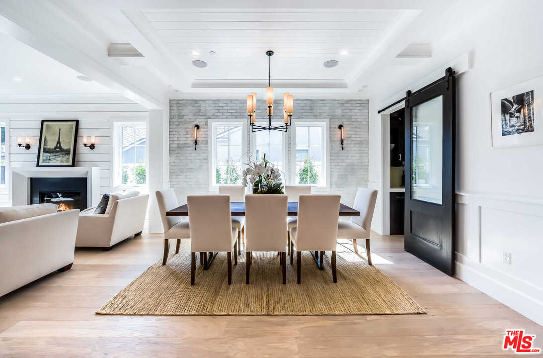 15741 Addison Street Encino, CA 91436 - Photo 4 of 20