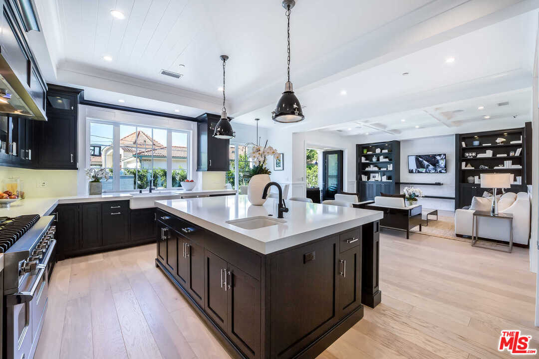 15741 Addison Street Encino, CA 91436 - Photo 6 of 20