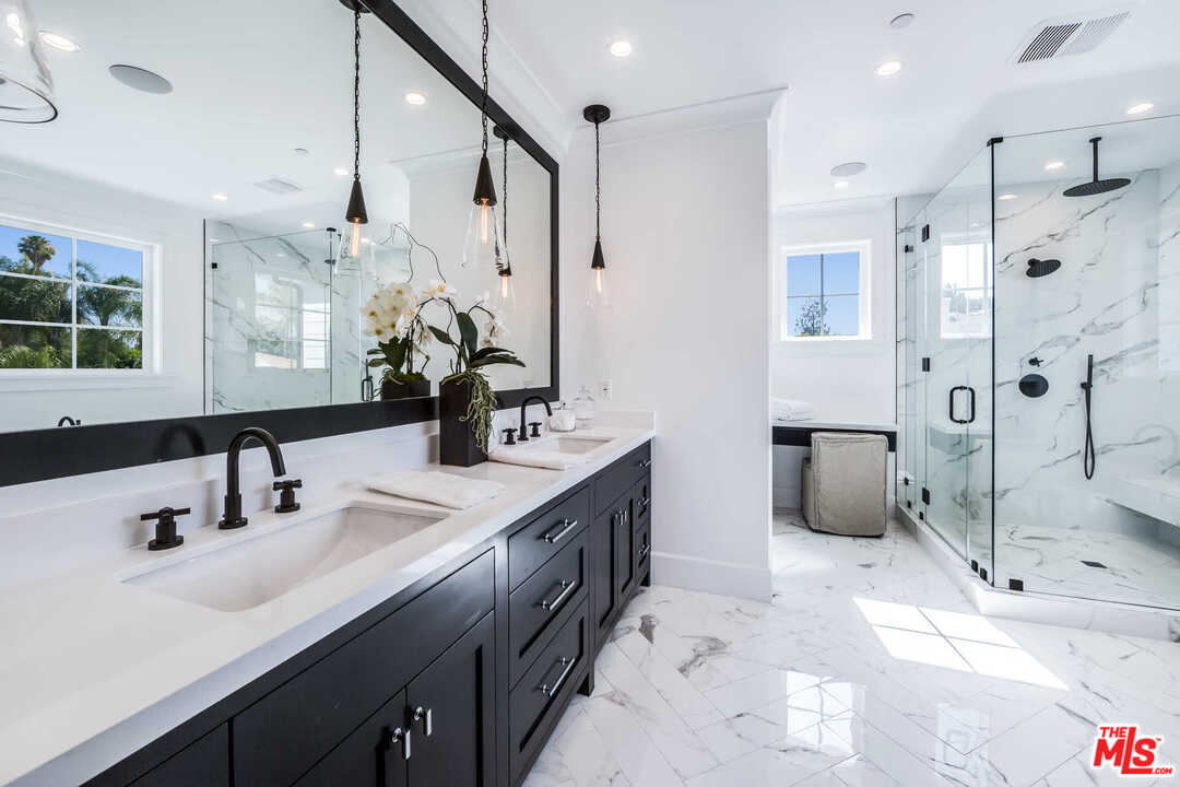 15741 Addison Street Encino, CA 91436 - Photo 9 of 20