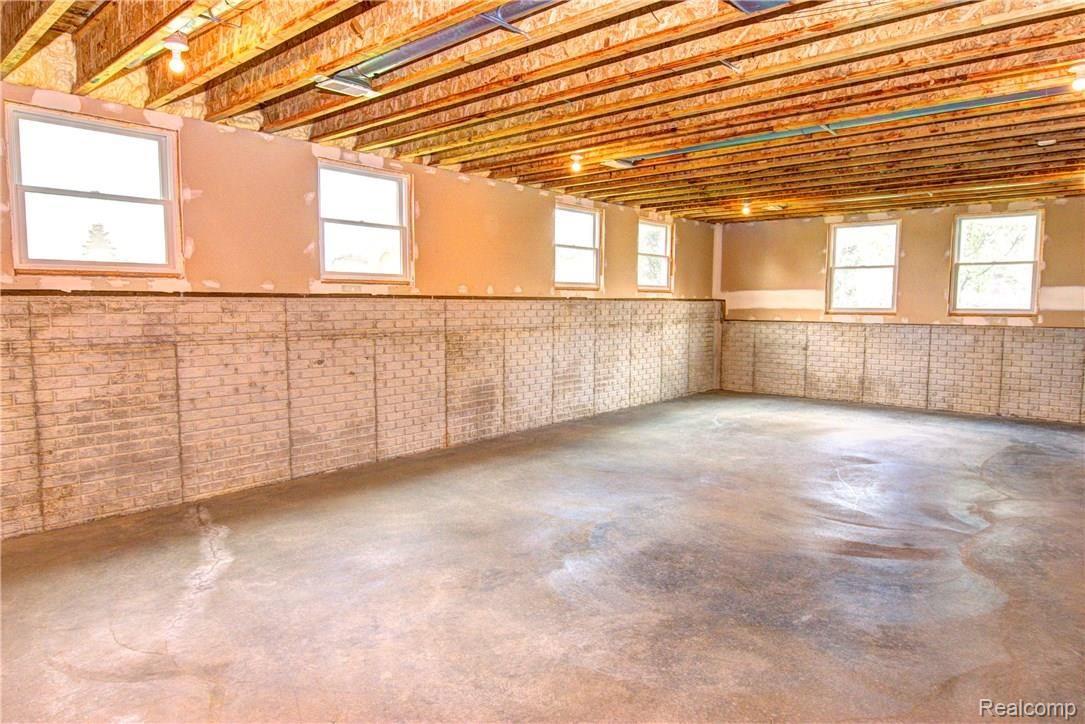 4390 Baldwin Road Grand Blanc, MI 48439 - Photo 33 of 41 HDR Basement Windows2 NEW (3007x2007).jpg