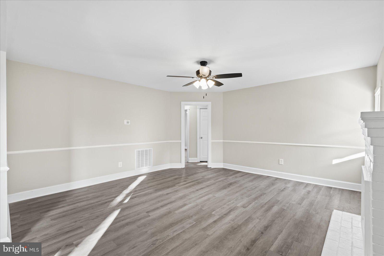 11487 Eds Drive King George, VA 22485 - Photo 13 of 28 Living room