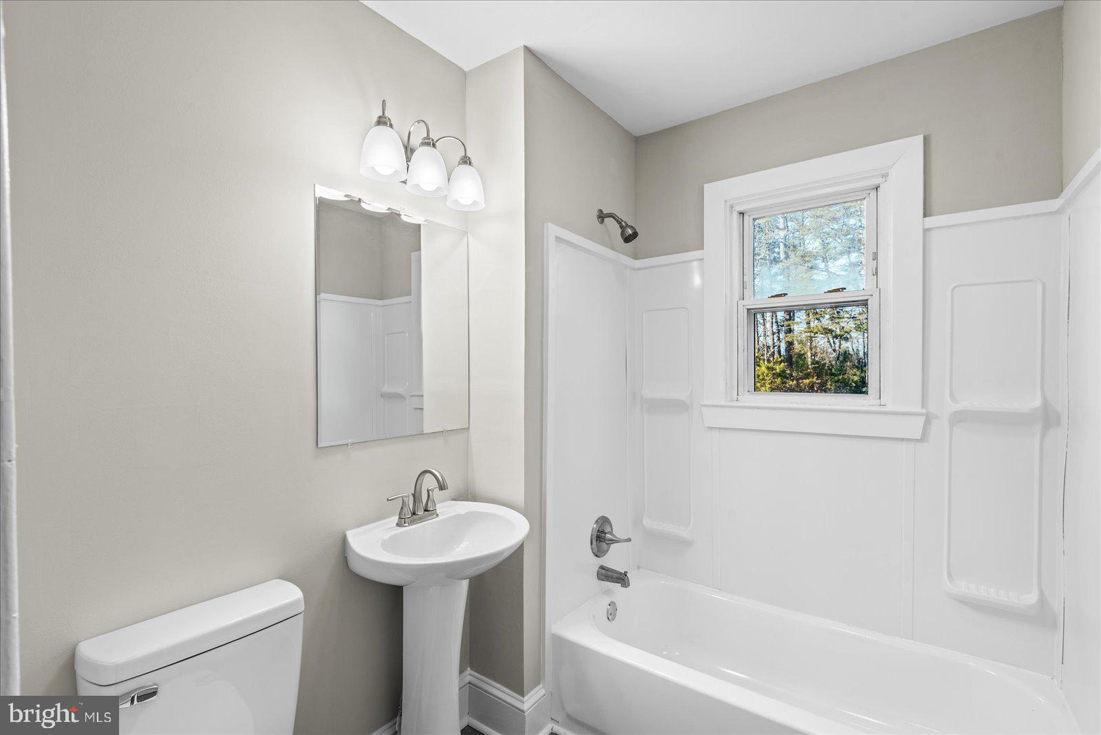 11487 Eds Drive King George, VA 22485 - Photo 21 of 28 Bathroom 2