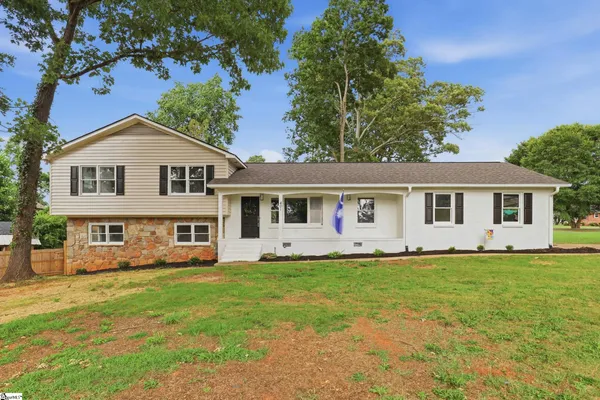 $439,900 | 401 Clarendon Drive, Easley, SC 29642