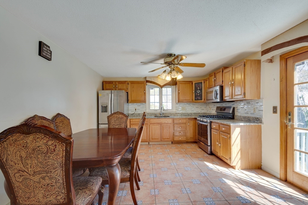 23 Vincent Circle Worcester, MA 01604 - Photo 11 of 38