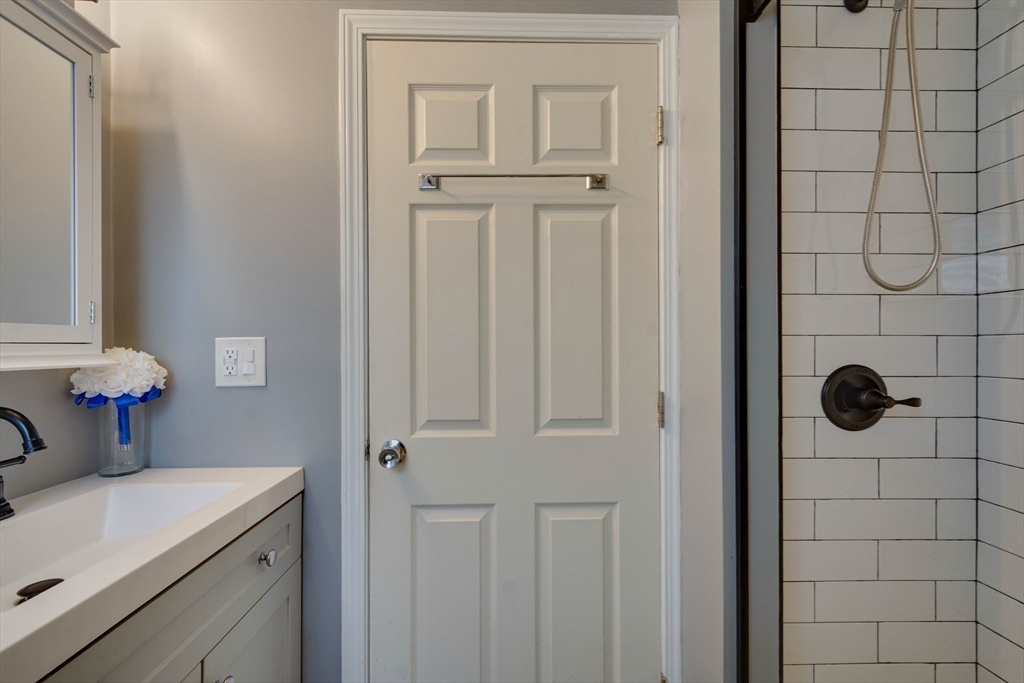 23 Vincent Circle Worcester, MA 01604 - Photo 14 of 38