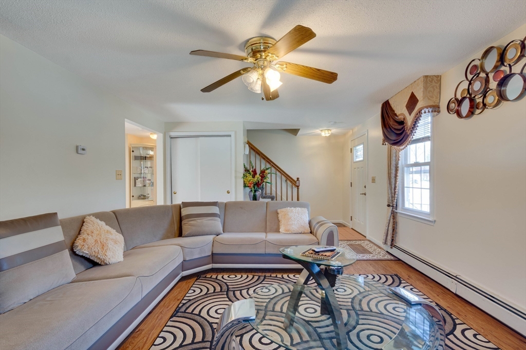 23 Vincent Circle Worcester, MA 01604 - Photo 4 of 38