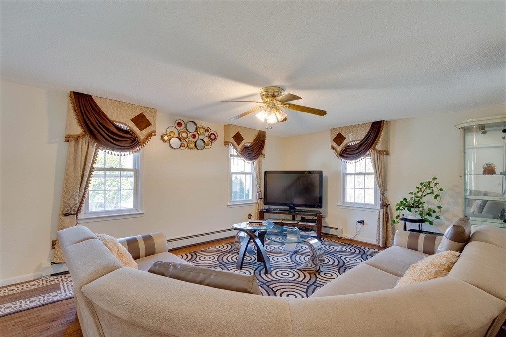 23 Vincent Circle Worcester, MA 01604 - Photo 5 of 38