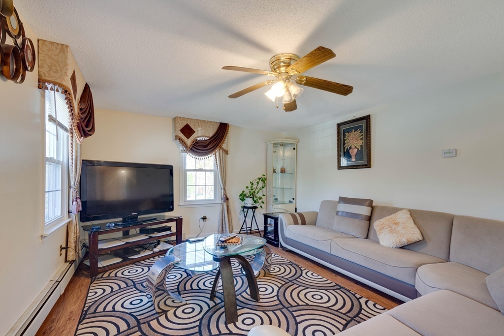 23 Vincent Circle Worcester, MA 01604 - Photo 7 of 38