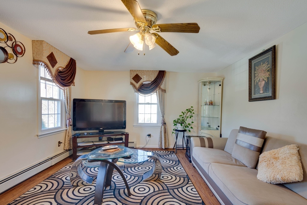 23 Vincent Circle Worcester, MA 01604 - Photo 8 of 38