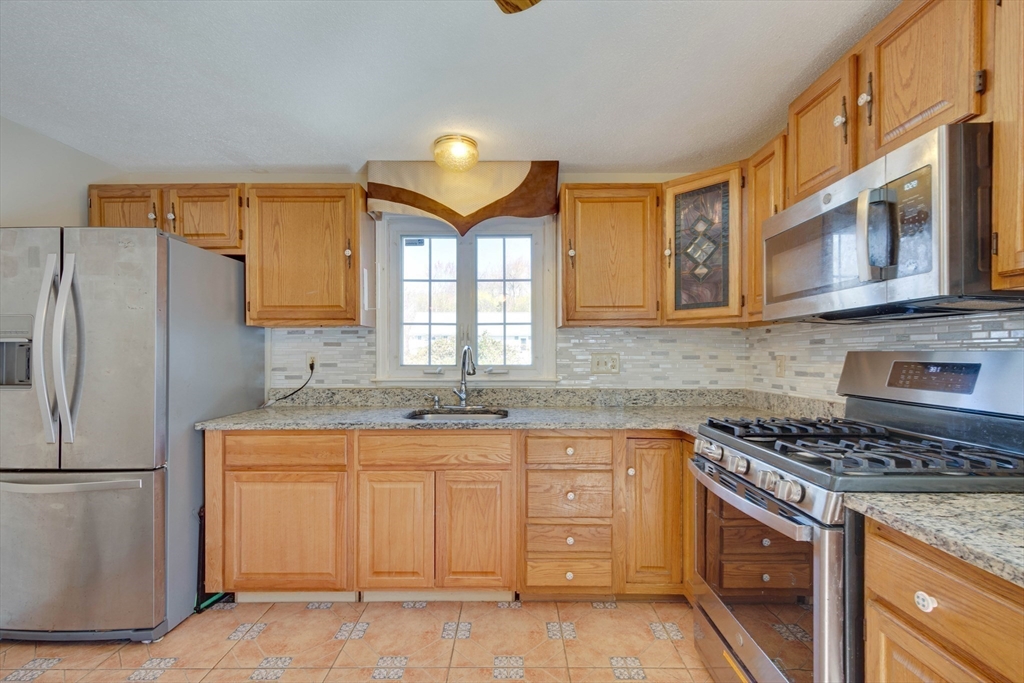 23 Vincent Circle Worcester, MA 01604 - Photo 9 of 38