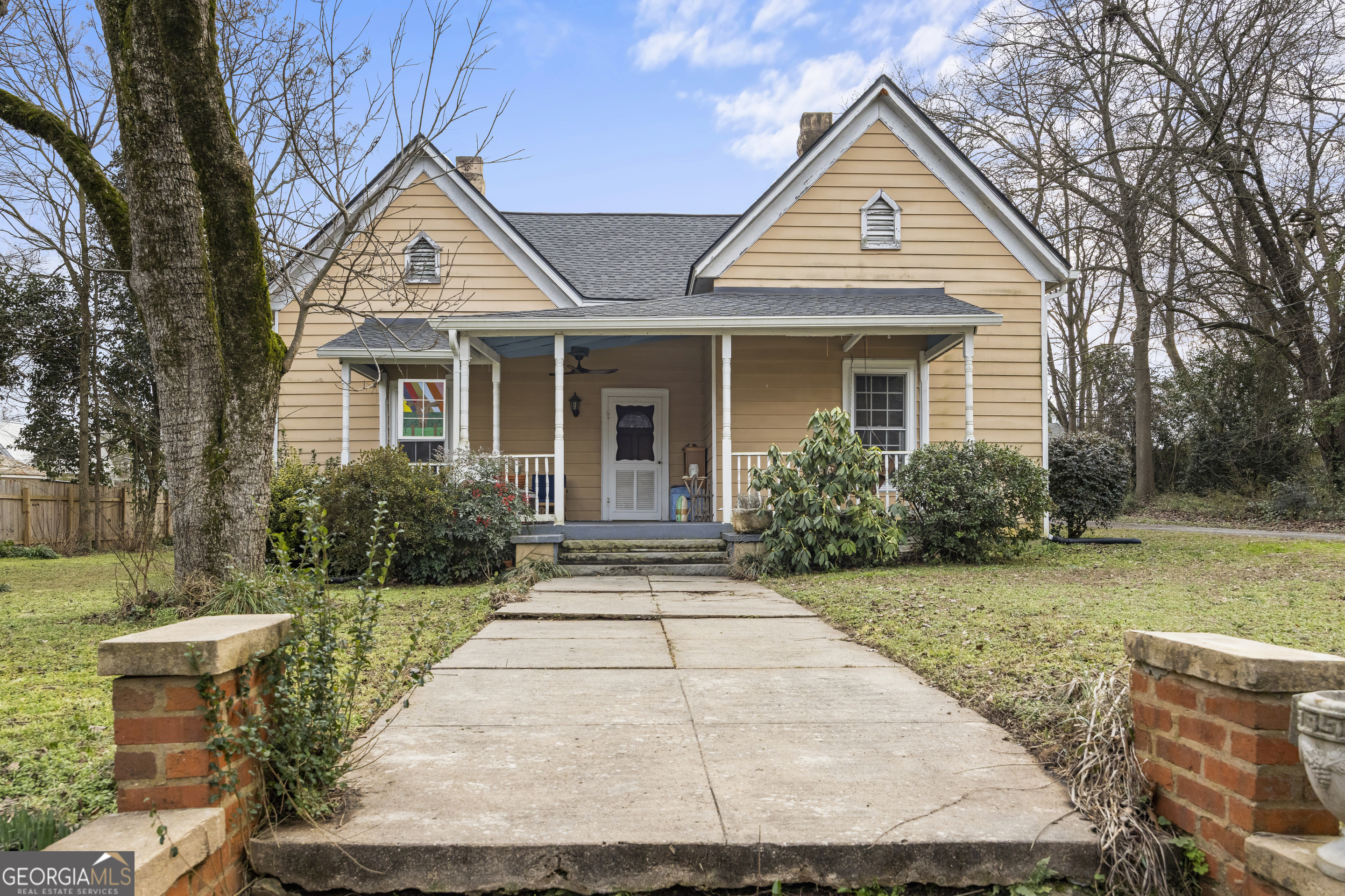 48 Georgia Avenue Comer, GA 30629 - Photo 10 of 46 a front view of a house with a yard