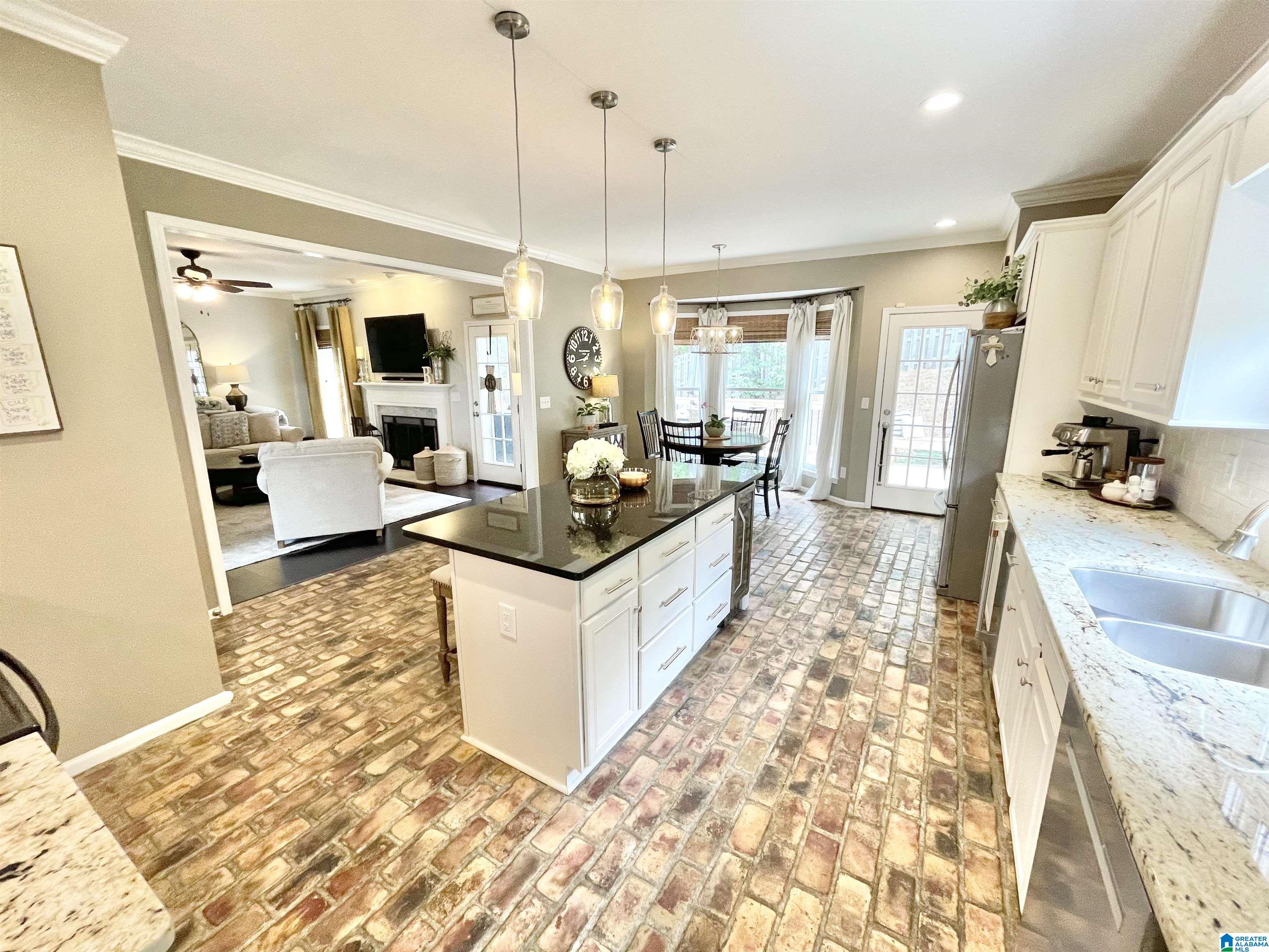 129 Broadmoor Lane Alabaster, AL 35007 - Photo 3 of 46