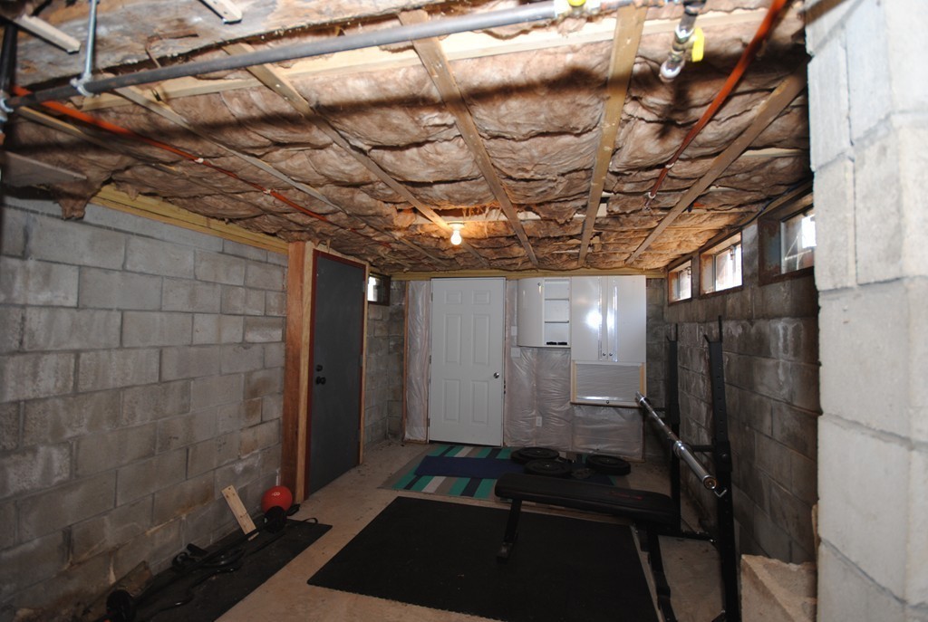 44 Marble Road Sutton, MA 01590 - Photo 19 of 30 a bathroom with a mirror