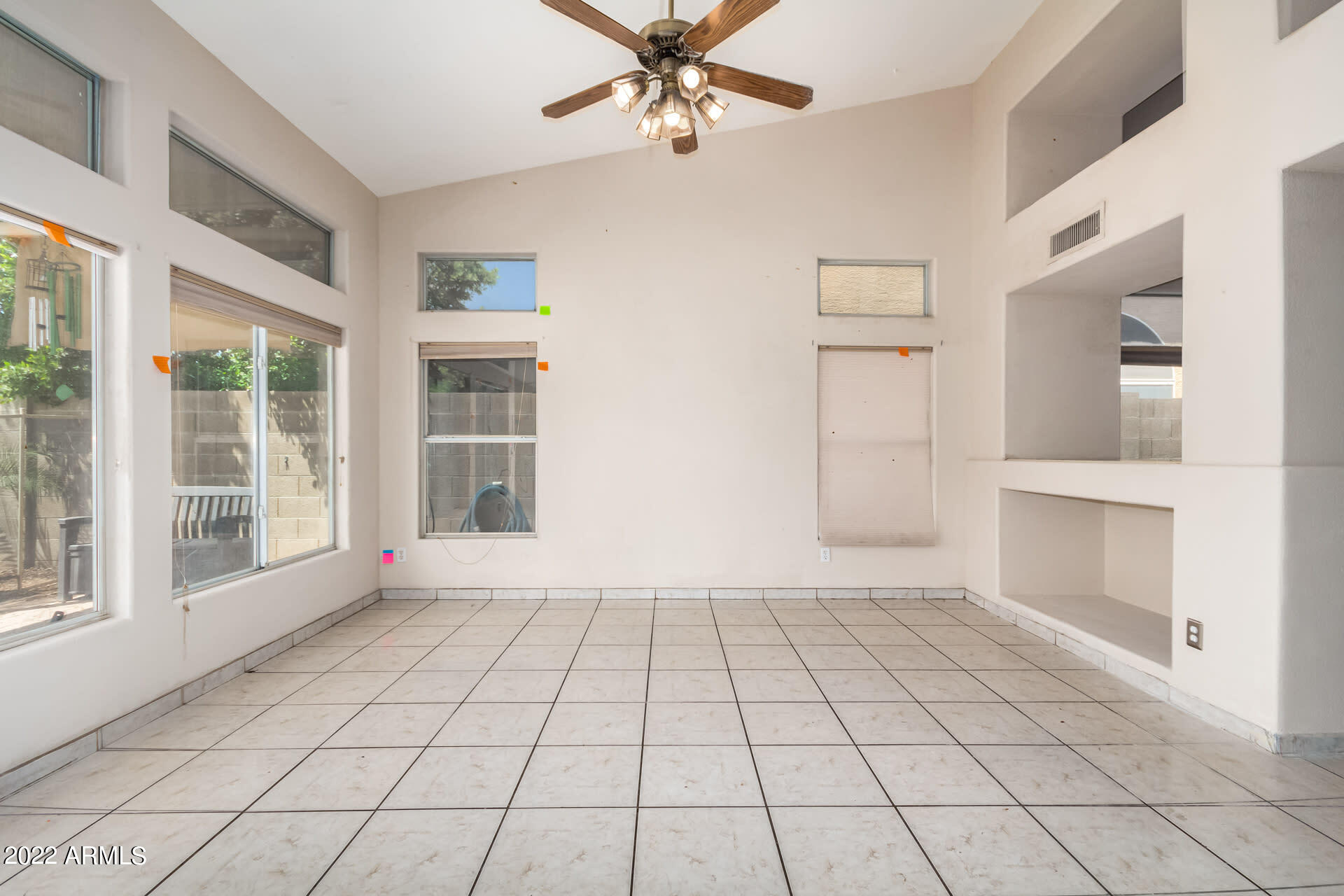 1209 East St John Road Phoenix, AZ 85022 - Photo 15 of 44 Listing_1077041_Photo_39_ID412612323