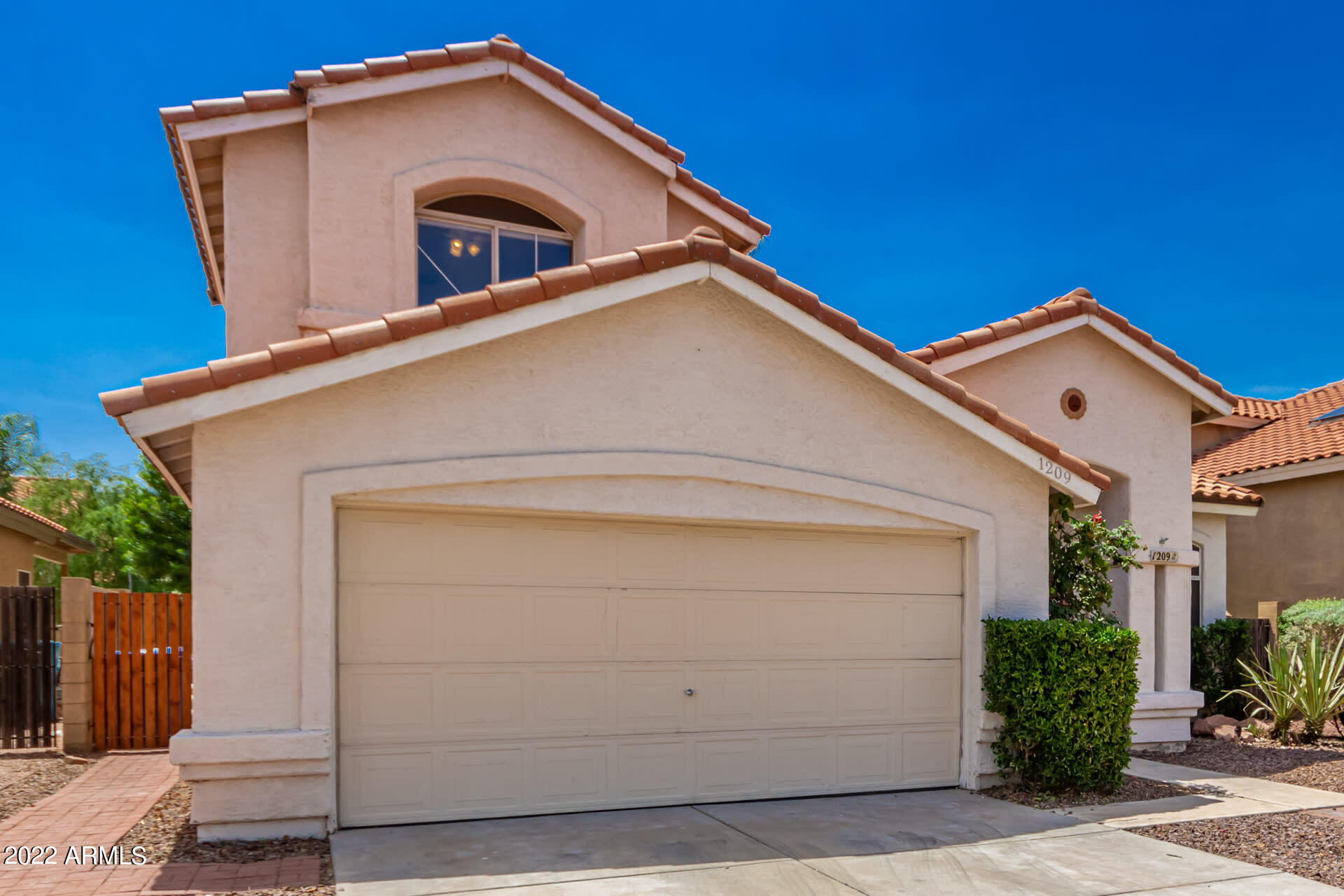 1209 East St John Road Phoenix, AZ 85022 - Photo 2 of 44 Listing_1077041_Photo_26_ID412612309