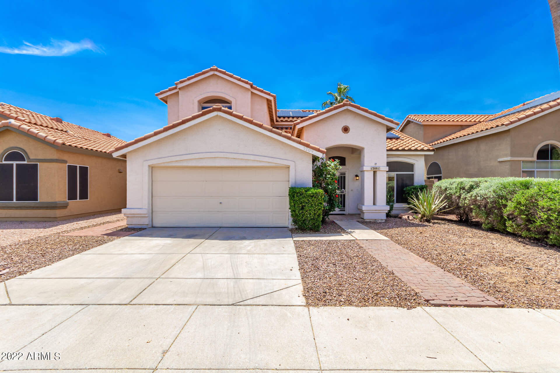 1209 East St John Road Phoenix, AZ 85022 - Photo 3 of 44 Listing_1077041_Photo_27_ID412612311