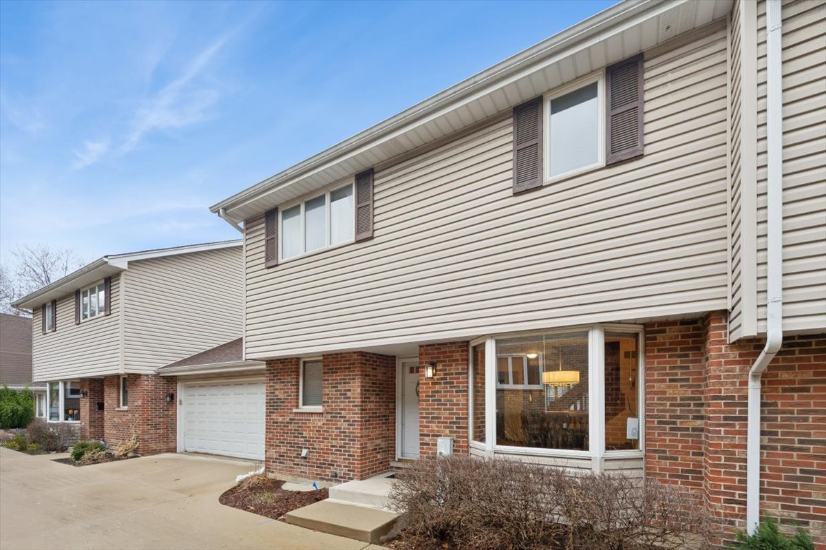 120 South Dee Road, Unit 2 Park Ridge, IL 60068 - Photo 1 of 23 Gallery Image 1
