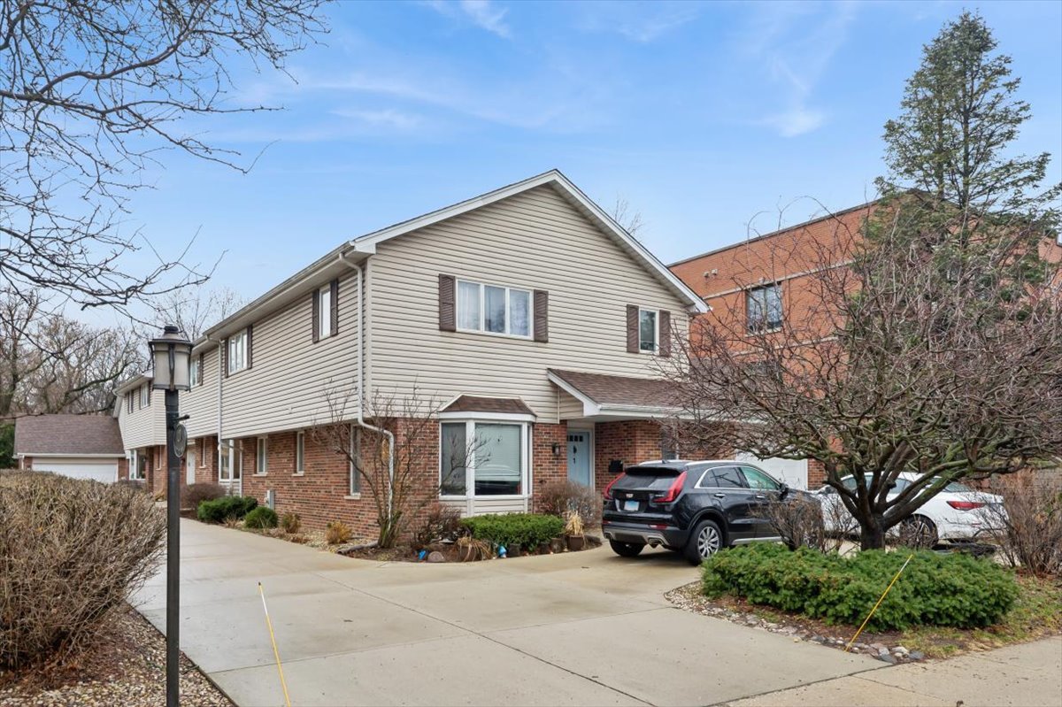120 South Dee Road, Unit 2 Park Ridge, IL 60068 - Photo 2 of 23 Gallery Image 2