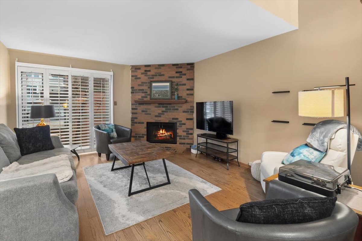 120 South Dee Road, Unit 2 Park Ridge, IL 60068 - Photo 3 of 23 Gallery Image 3
