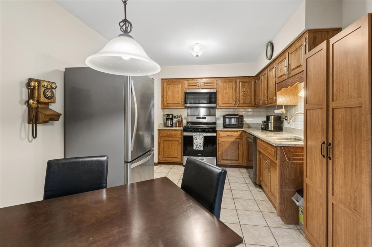 120 South Dee Road, Unit 2 Park Ridge, IL 60068 - Photo 5 of 23 Gallery Image 5