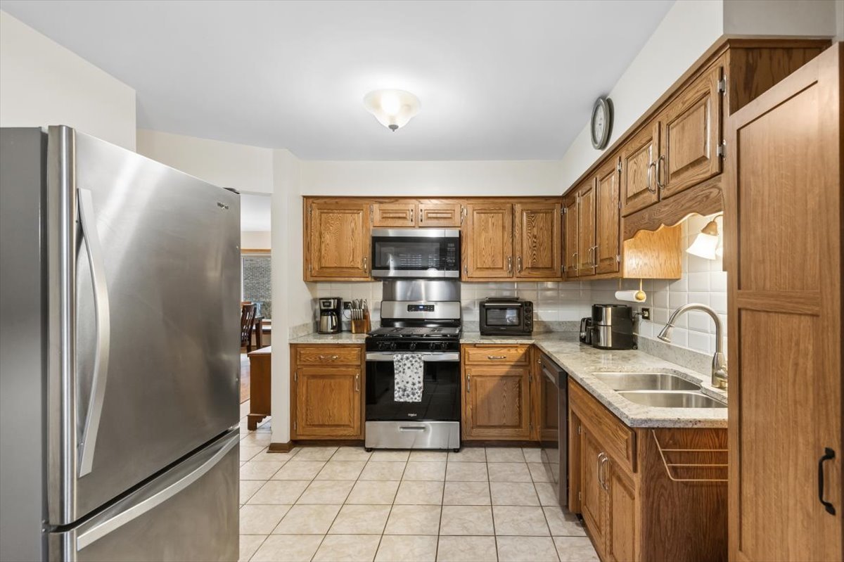 120 South Dee Road, Unit 2 Park Ridge, IL 60068 - Photo 6 of 23 Gallery Image 6